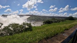 Бразилия! Парагвай! ГЭС Итайпу, даже Рио де Жанейро получает от нее энергию, вот это мощь!  Itaipu