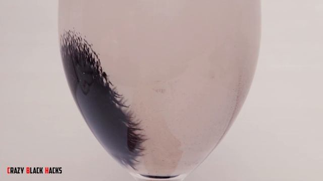 Наблюдение магнитной пудры из железа приносит удовольствие Поток магнитной жидкости, феррожидкость смотреть онлайн