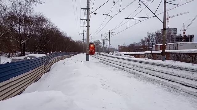 ТЭМ18ДМ-992 С приветливой бригадой следует резервом по о.п. 1436 км. смотреть онлайн