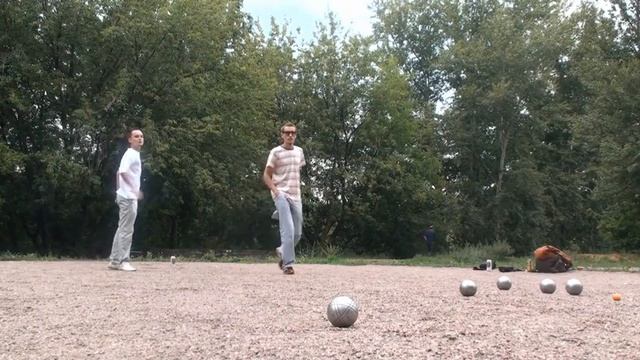 Играем в Петанк смотреть онлайн