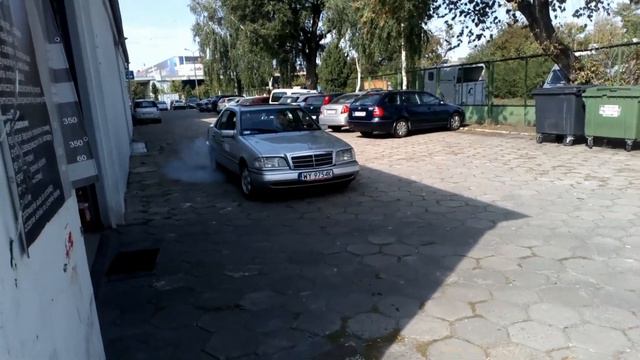 Mercedes Benz C W202 1.8 122km burnout смотреть онлайн