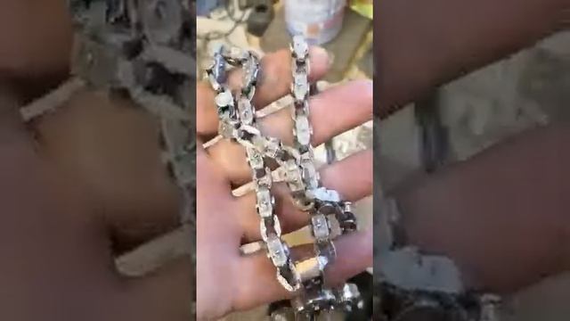 Серебряный крест с золотым Иисусом смотреть онлайн