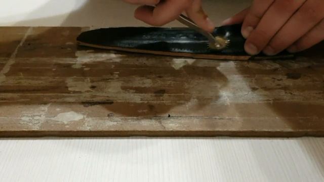 Ножны из кожи своими руками. Обьемная надпись. Тонкая кожа. смотреть онлайн