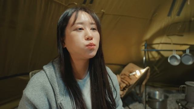 폭설이 내리던 날 꽁꽁 언 호수 앞 설중캠핑(feat.고양이) | 화목난로는 참 어려워...?| 김포 문수골캠핑장 смотреть онлайн