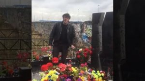 Юрий Хой поет на своей могиле