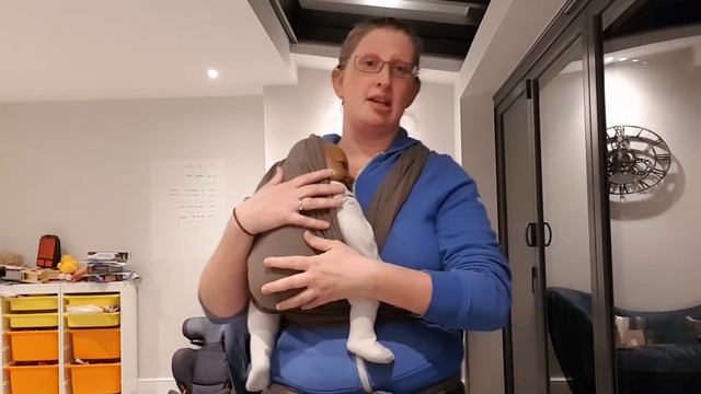 How to tie a Stretchy Wrap to carry Twins смотреть онлайн