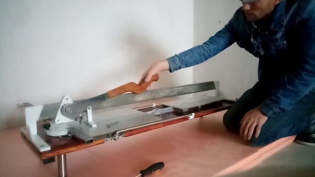 Плиткорез своими руками. Поворотная линейка.DIY tile cutter. смотреть онлайн