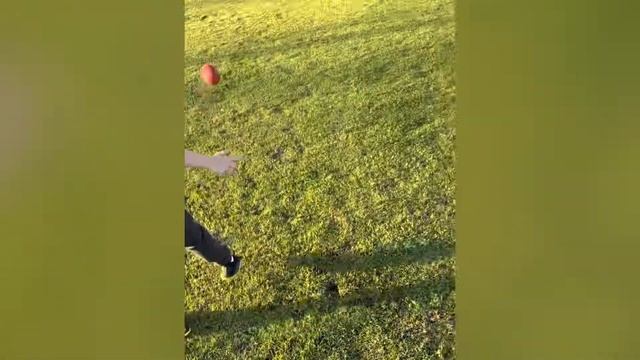 How to Dribble Kick - Aussie Rules Football смотреть онлайн