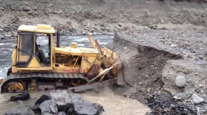 Работа бульдозера Б-10