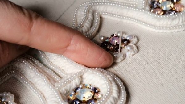 Вышиваю свадебный венец Архангельской губернии в технике сажение по бели || Жемчужная вышивка