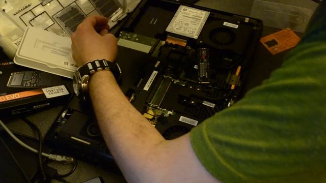 Установка SSD M.2 (1024 Gb SSD M.2 накопитель Samsung 960 EVO [MZ-V6E1T0BW]) смотреть онлайн