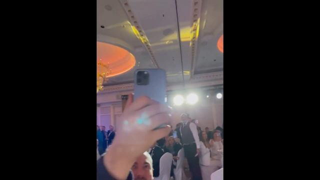 Наташа Королёва поёт акапельно "Жёлтые тюльпаны" со зрителями смотреть онлайн