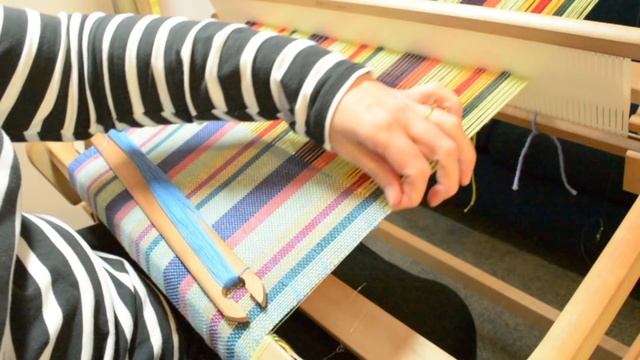 Lifeline selvedge technique - another way to weave neat edges! смотреть онлайн