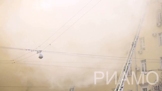 Спасатели тушат пожар в здании Минобороны РФ в Москве смотреть онлайн