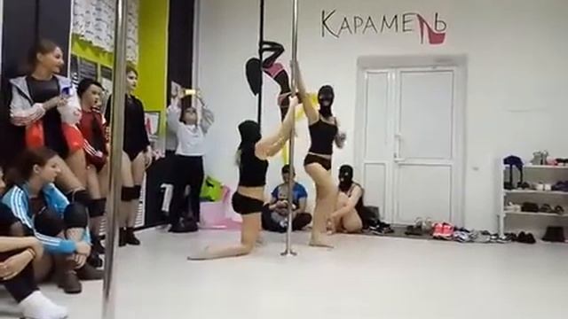 Групповой номер Pole Dance