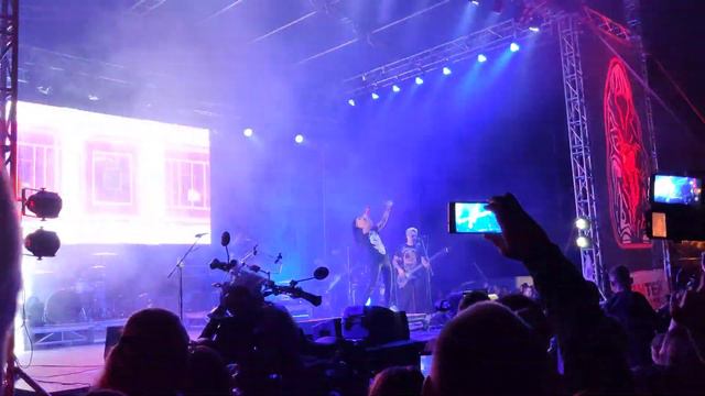 Louna - Бойцовский Клуб. Лидский байкерский слет 2019 смотреть онлайн