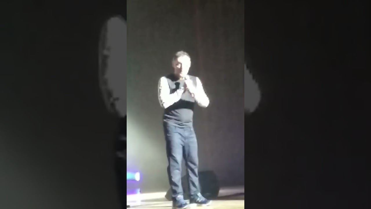 Юрий Шатунов рассказывает зрителям, каким образом писать вопросы, записки смотреть онлайн