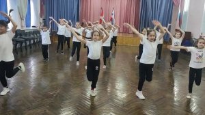 Урок ритмики 2-3 кл. Флешмоб "Весëлое настроение".