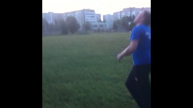 Копия видео "Я, мяч, зеленое поле и мои любимые бутсы !!!" смотреть онлайн