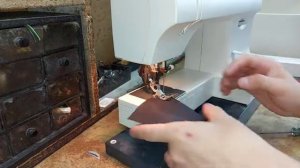 Швейная машина Pfaff стягивает нижнюю нить, рвет нижнюю нить, шпулька не вставляется в челнок