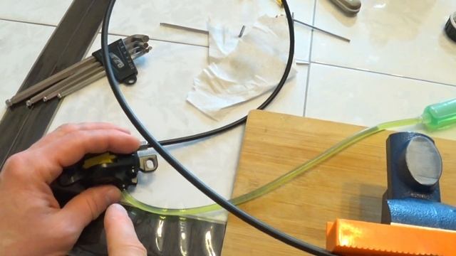 Прокачка гидравлических тормозов Shimano Mt200 (подготовка к велосезону)