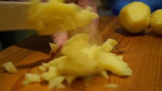 Салат "Оливье с курицей". Классический рецепт с фото и видео пошагово. смотреть онлайн