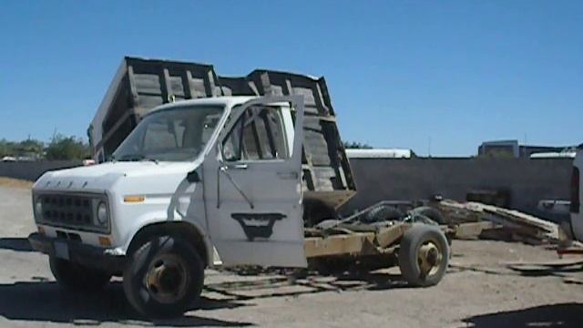 Dodge pulling box off ford van 04 смотреть онлайн