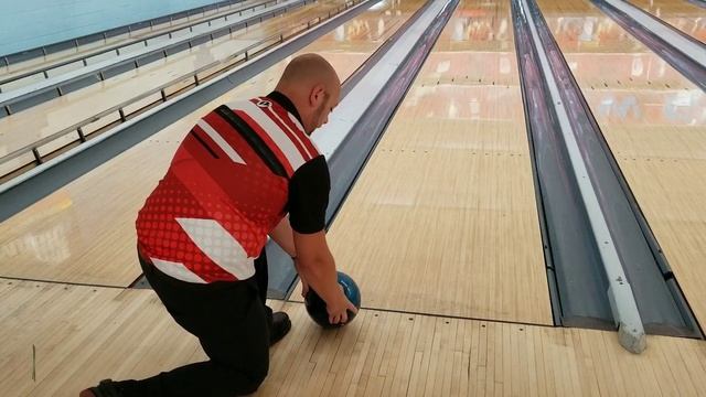 How to Curve a Bowling Ball THE RIGHT WAY | Beat your Friends at Bowling смотреть онлайн