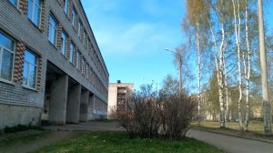 Вертолёт летит низко