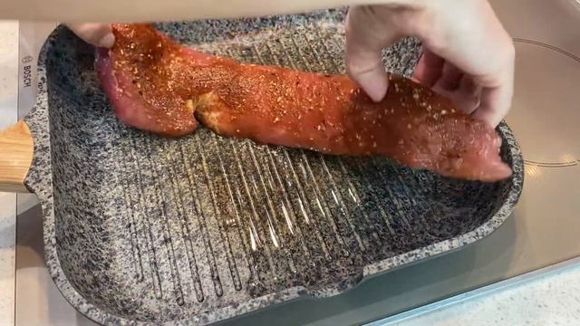 Рецепт - находка! Сочная свиная вырезка запечённая в духовке. смотреть онлайн