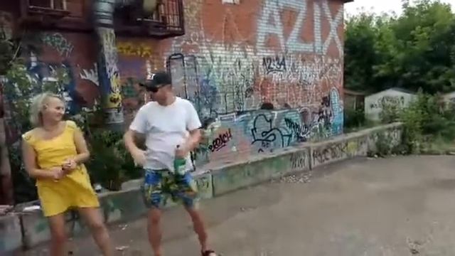 ГРЯЗНЫЕ ТАНЦЫ ИЛИ ЛЕГКИЙ ФЛИРТ СУХАРЯ смотреть онлайн