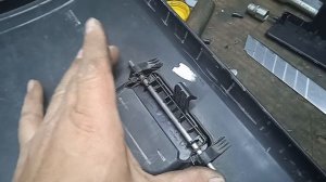 Гранта. Ремонт защëлки бардачка.