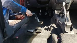 чистим салон в машине, тестируем моющий пылесос Karcher SE 5.100.