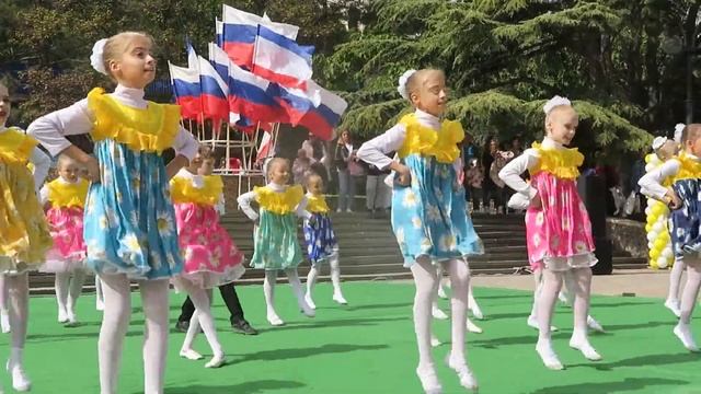 Осенний танец под Солнечную песенку смотреть онлайн