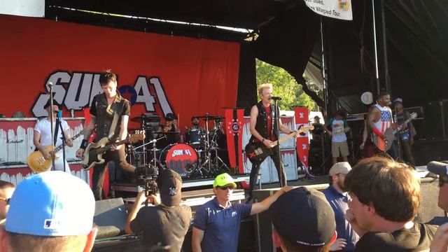 Sum 41 - In Too Deep // Brownsound solo (Live Clip) смотреть онлайн