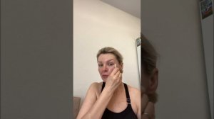 Массаж лица с натуральным камнем гуаша. Это натуральная альтернативная терапия.