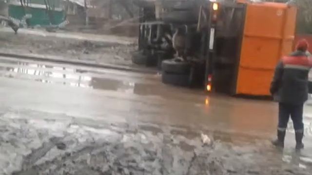 воронеж мусоровоска перевернулась в воронеже смотреть онлайн