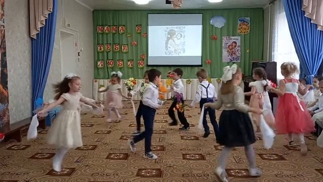 Танец ко дню матери, старшая группа Звездочка смотреть онлайн
