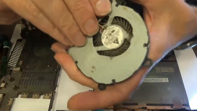 Ноутбук Samsung NP350E5C-S06RU. Разборка, чистка, замена термопасты. смотреть онлайн