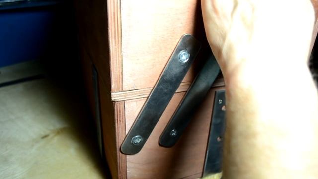 КАК СДЕЛАТЬ ЯЩИК ДЛЯ ИНСТРУМЕНТОВ СВОИМИ РУКАМИ / САМОДЕЛЬНЫЙ ЯЩИК ДЛЯ ИНСТРУМЕНТОВ смотреть онлайн