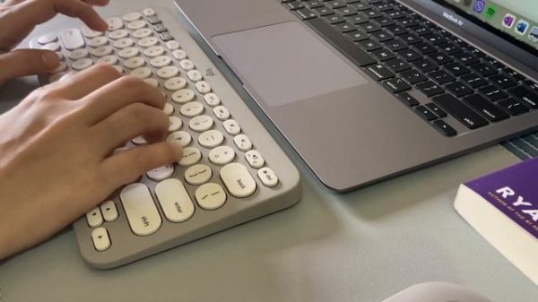 Logitech K380 Sand Unboxing & Typing Test 2023 | Affordable Minimalist Keyboard