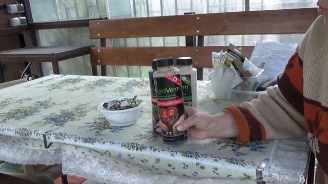 ДАЧА.Май.Кормлю и Спасаю сад от холода.Агроверм нужен всем!Очень хорошее удобрение.А у Мани жених)) смотреть онлайн