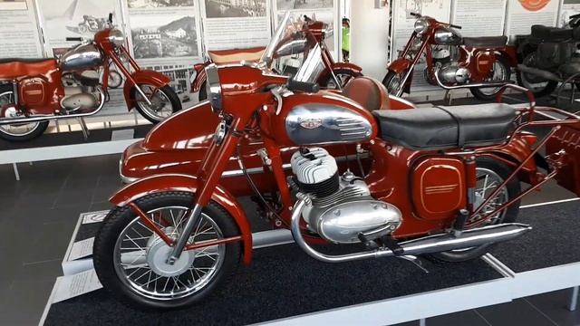 RVM en el museo de JAWA смотреть онлайн