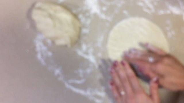 Улетает "НА УРА!" после первого тоста, Вкусно (в этом году готовлю снова).Так готовить только МАМА. смотреть онлайн