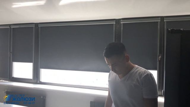 Рулонные жалюзи UNI-2 в квартире. Электропривод+Ручное управление. смотреть онлайн