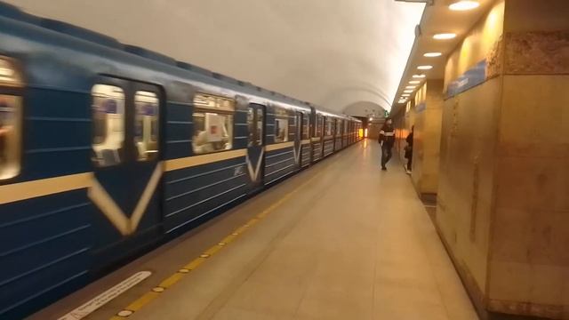 Станция метро "ГОРЬКОВСКАЯ", ПЕТЕРБУРГ смотреть онлайн