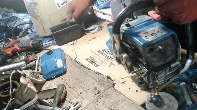 Не поступает масло для смазки цепи на бензопиле. смотреть онлайн