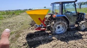 Основное внесение удобрений в почву,перед посадкой клубники.