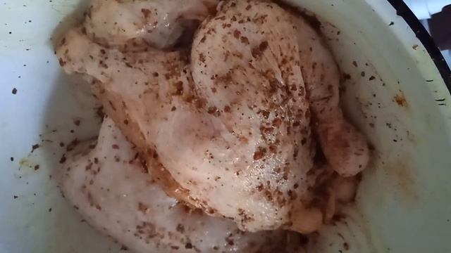 я посыпал курицу специями приправами будет курица в духовке смотреть онлайн