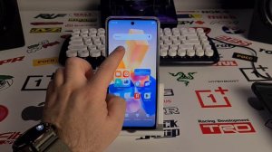 Как добавить часы/время на главный экран телефона?